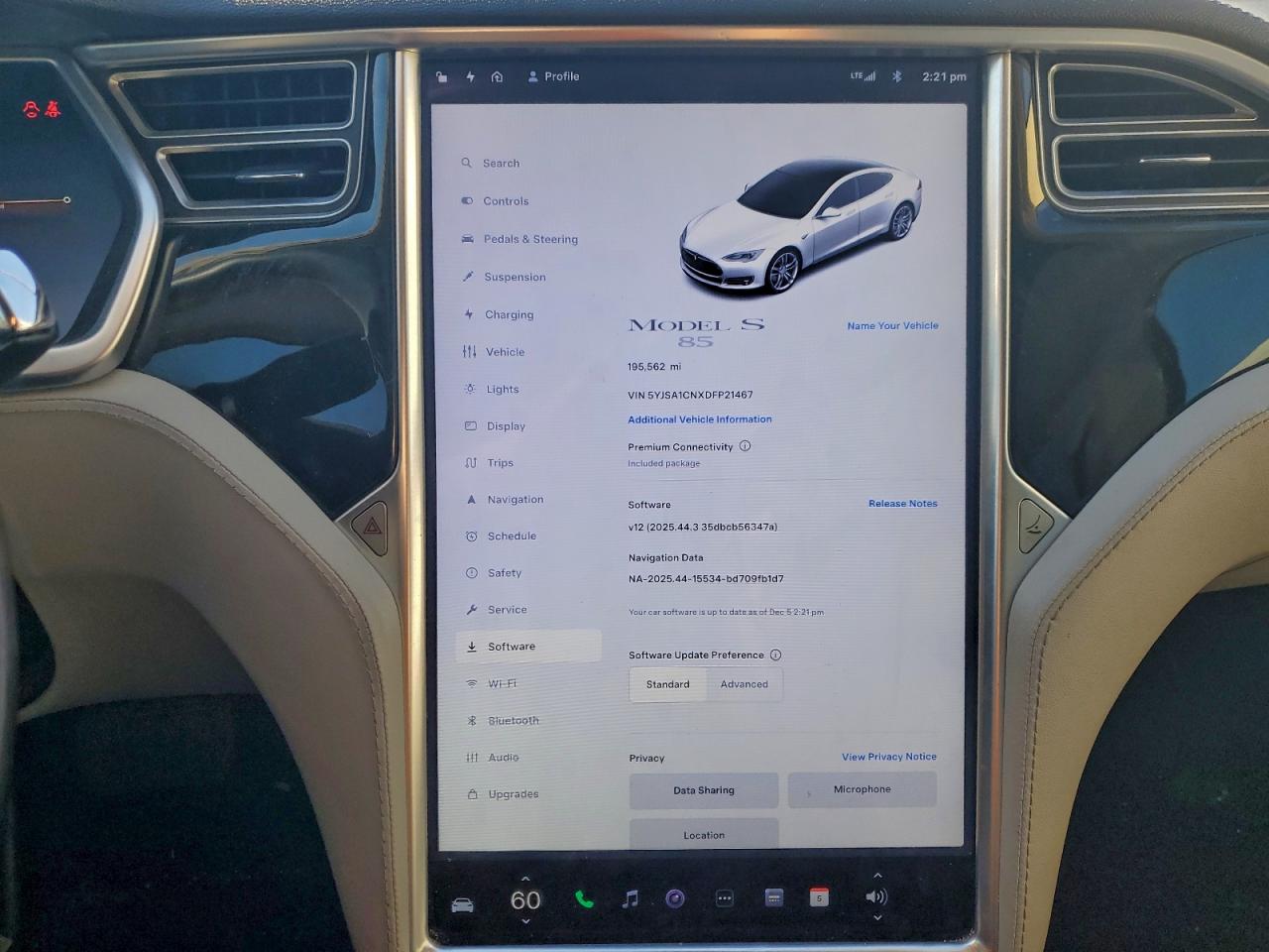 Tesla Model S P85 thumbnail 2